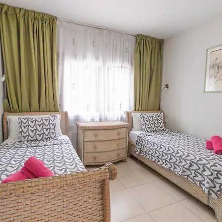 Fabulous Two Bedroom Near Vistas In Cristianos Arona (Tenerife)